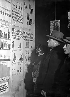 Invalidenstrasse: Visitors in front of exhibition boards in the exhibition Ge