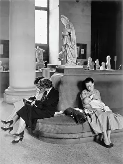 Breastfeeding: Visitors at the Museum of Art History