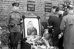 Feoktistov: V.Komarov's funeral in Moscow