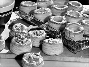 Vents: VOL-AU-VENTS 1930S