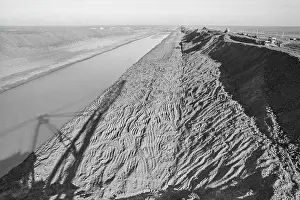 Kalmyk: Volga-Chograi canal construction