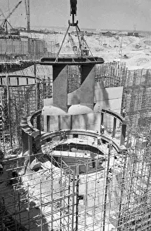 Assemble: Volga Hydroelectric Power Station under construction, 1957