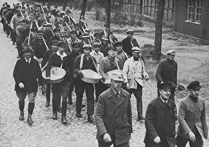 Pitchfork: Voluntary labor service, 1932