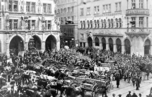 Overthrow: Volunteer Corps march on Marien Square in Munich