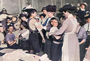 Bandaging: Volunteer nurses learning to bandage, outbreak of WW1