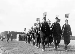 Freiwilliger: Volunteers going to the workplace in Klausdorf
