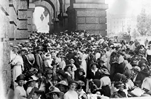 Helper: Volunteers for the Red Cross, 1914