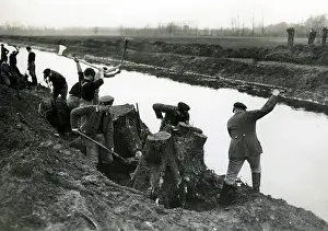 Particular: Volunteers working on dewatering in Stuedenitz, around the