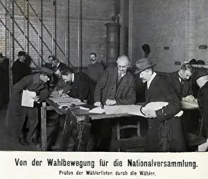 Nationalversammlung: Voters checking the electoral lists, 1919