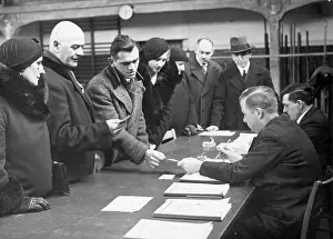 Voter: Voters during the inspection of the electoral lists, 1933