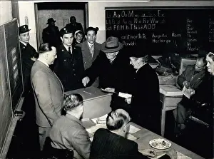 Saarlouis: Voting in school classroom, Saar, Germany