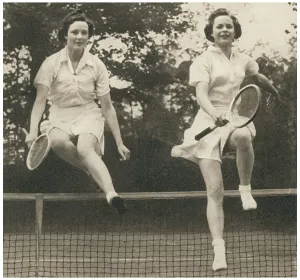 W.a.a.f: W.A.A.F. Members Playing Tennis