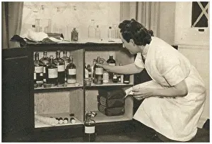 W.a.a.f: W.A.A.F. Nursing Orderly
