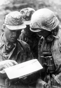Foothills: Waffen-SS at a briefing, 1942