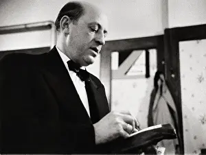 Hawelka: Waiter in cafe Hawelka