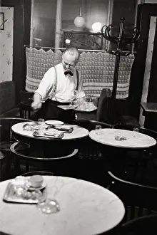 Hawelka: Waiter in Cafe Hawelka