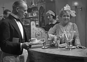Waiters: Waiter and cashier, 1932