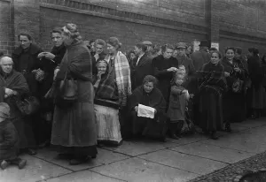 Steadily: Waiting in line in Germany during WWI, 1916