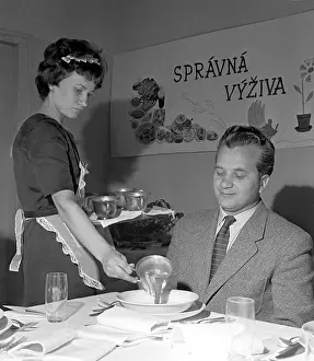 Exams: Waitress - soup - serving - meal