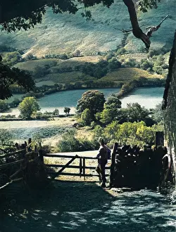 Whichcolourisedpic: WALES/VALES OF EWIAS