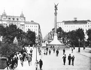 Roundabout: Walker on the Belle Alliance Square in Berlin, around 1900