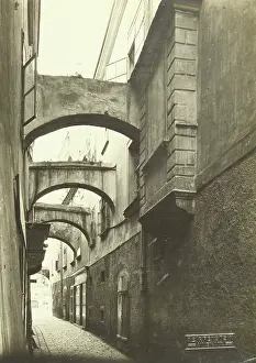 Alleyway: Wall arches in Wiener Neustadt