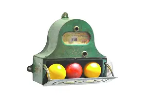 Billiard: Wall-mounted billiard ball storage box/dispenser