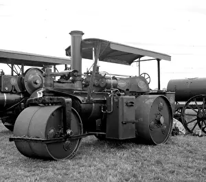Wallis: Wallis and Steevens Road Roller number 8112, Lucy