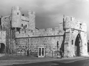 Gatehouses: WALMGATE BAR