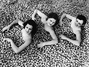 Walnuts: Walnut bath