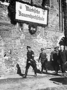 Darre: Walther Darre at the consecration of the Bauernhochschul