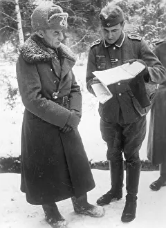 Explain: Walther Groessner at a visit to the front, 1942
