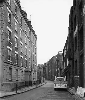 Advent: WAPPING HIGH STREET