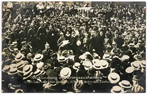 Crowding: WAR ANNOUNCED, BERLIN