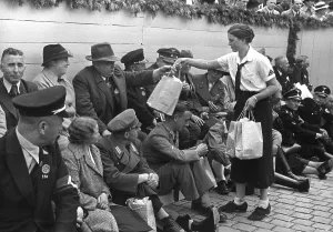 Refreshments: War-disabled during the parade on Nuremberg's