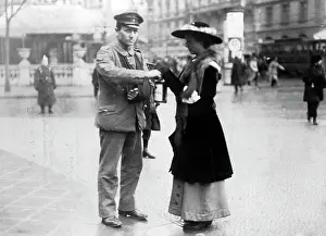Donates: War donation in Berlin, 1915