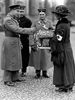 Donate: War donation in Berlin, 1916