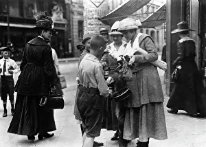 Donate: War donation in Berlin, 1918