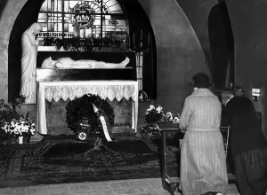 Souls: War Memorial in Berlin, 1934