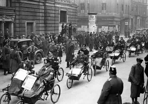 1933 1945: War veterans in Berlin at the referendum on the Head of