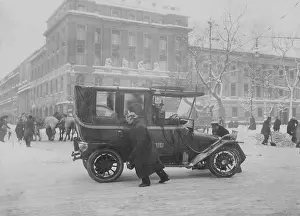Afloat: War winter in Berlin, 1917