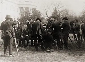 Newsreels: Warren G. Harding (1865-1923), with members ?
