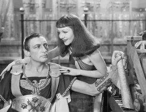 Cleopatra: Warren William and Claudette Colbert in Cleopatra, 1934