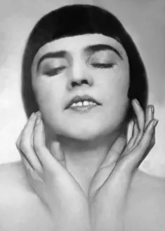 Coiffure: Warwara Kostrowa, 1931