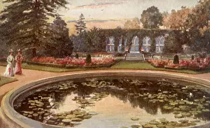 Strewn: Warwick Castle Garden