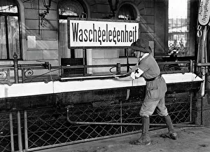 Agers: Washing basin at a station, 1914