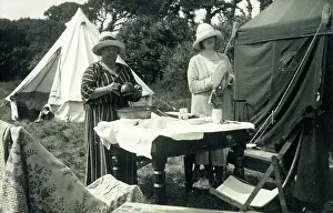 Sunhats: Washing up after breakfast (2/2)