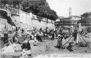 Paillon: WASHING CLOTHES/NICE