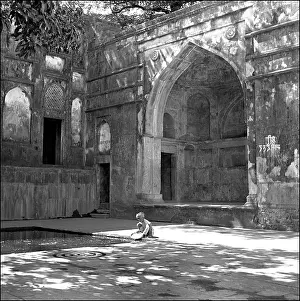 Washes: Washing in a deserted Palace pool