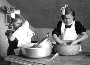 Spielen: Washing up instead of playing